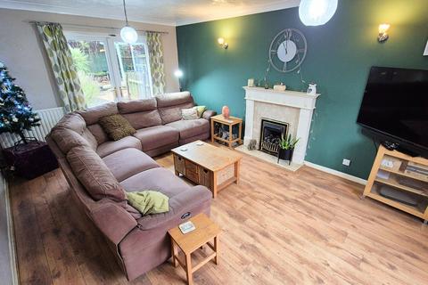 5 bedroom detached house for sale, Hogarth Road, Leicester LE4