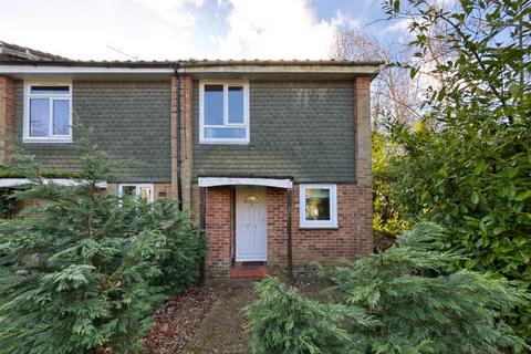 3 bedroom end of terrace house to rent, Mint Walk, Woking GU21