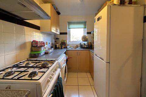 3 bedroom end of terrace house to rent, Mint Walk, Woking GU21
