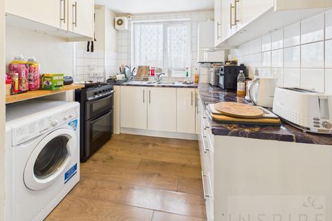 3 bedroom maisonette to rent, Southgate Parade, Crawley RH10