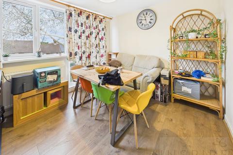 3 bedroom maisonette to rent, Southgate Parade, Crawley RH10