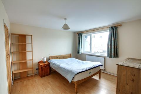 3 bedroom maisonette to rent, Southgate Parade, Crawley RH10
