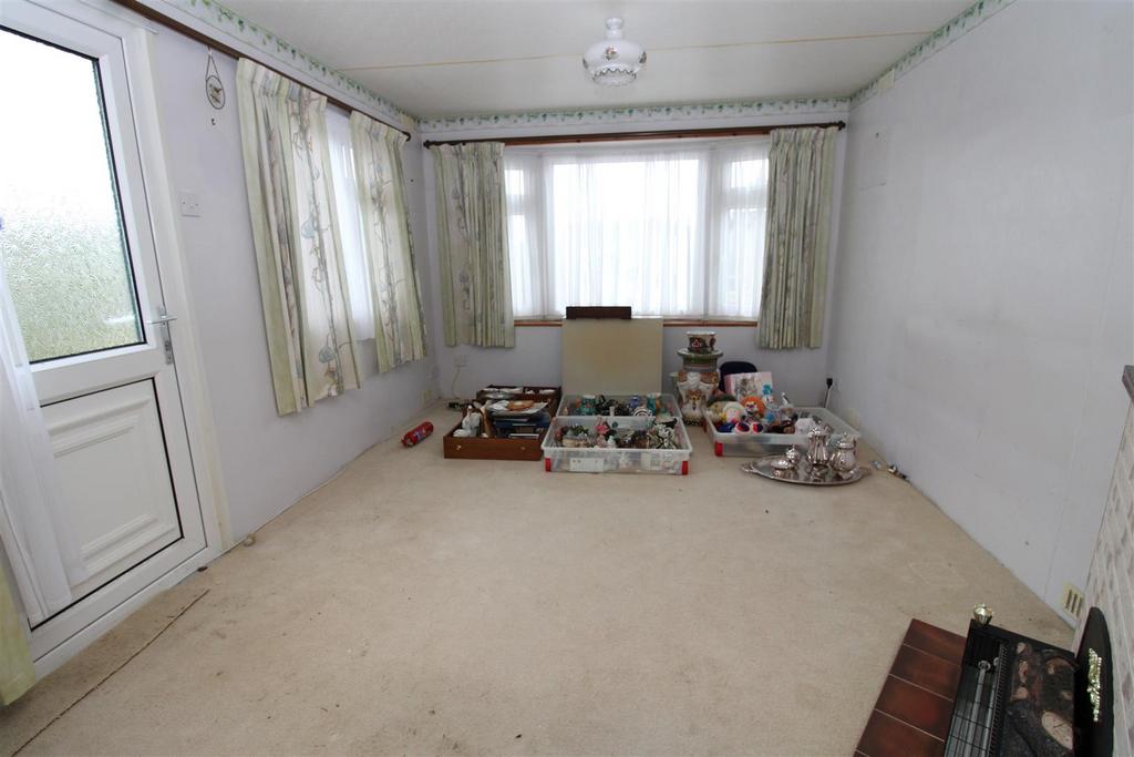 Lounge 2.JPG