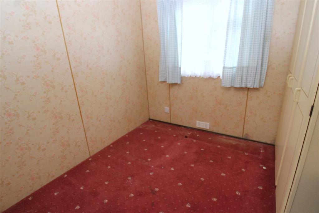 Bedroom 2.JPG