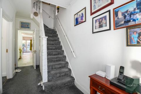 4 bedroom semi-detached house for sale, Bawdsey Avenue, Ilford, IG2