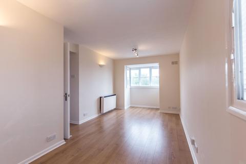 Studio to rent, 136 Cotton Avenue