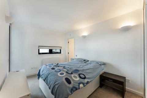 2 bedroom flat to rent, Ocean Wharf, Westferry Road, London, E14