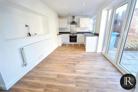3 bedroom semi-detached house for sale, Woodshoot Avenue, Rugeley WS15
