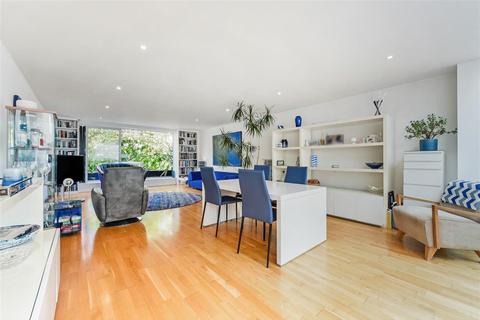 undefined, Tarrant Street, Arundel