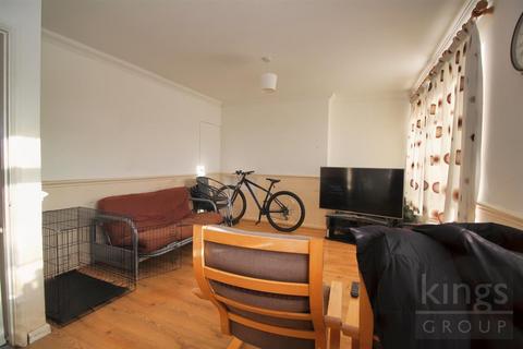 3 bedroom flat for sale, Newnham Parade, College Road, Cheshunt, Waltham Cross