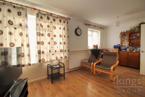 3 bedroom flat for sale, Newnham Parade, College Road, Cheshunt, Waltham Cross