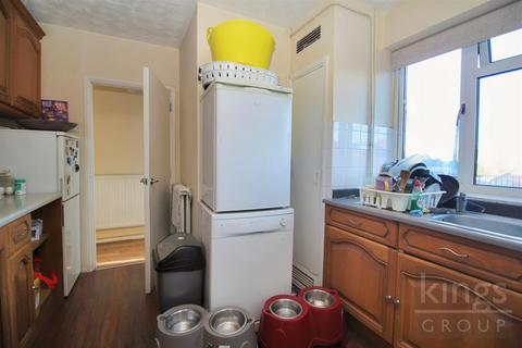 3 bedroom flat for sale, Newnham Parade, College Road, Cheshunt, Waltham Cross