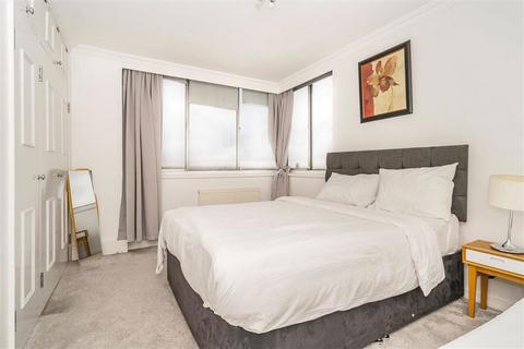 3 bedroom flat to rent, Cambridge Square, London W2