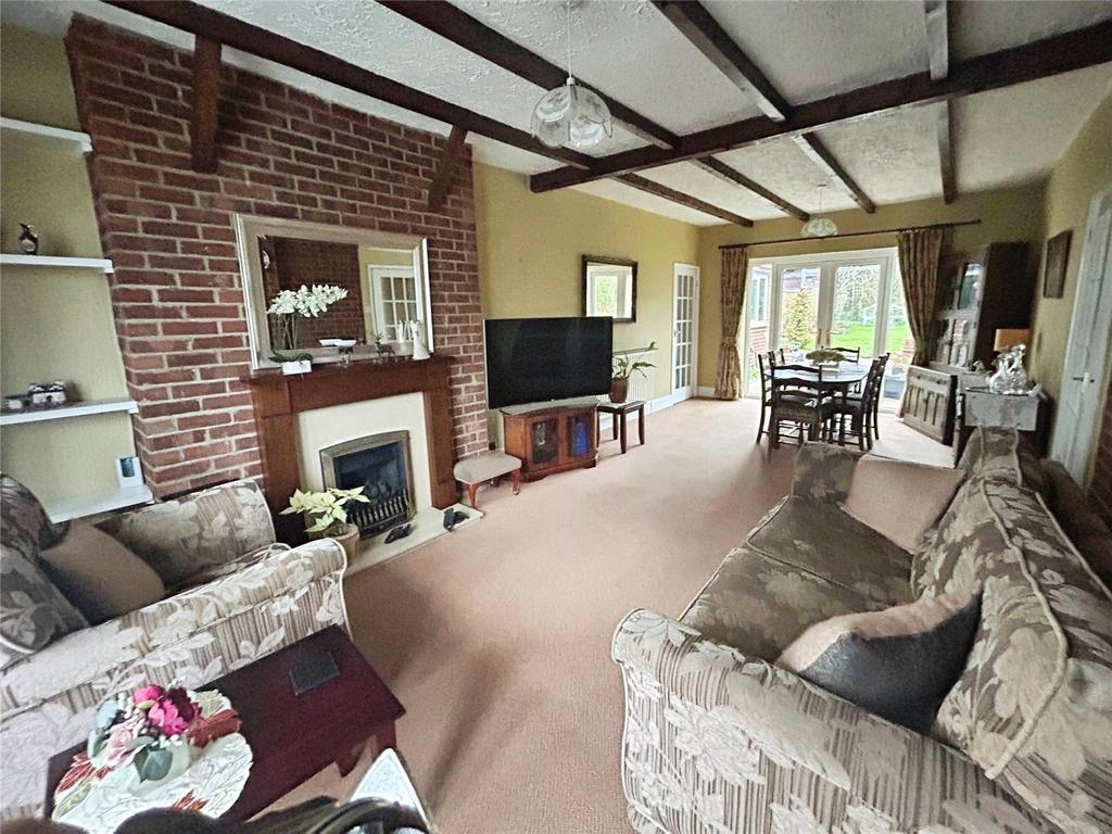 Lounge/Dining Room