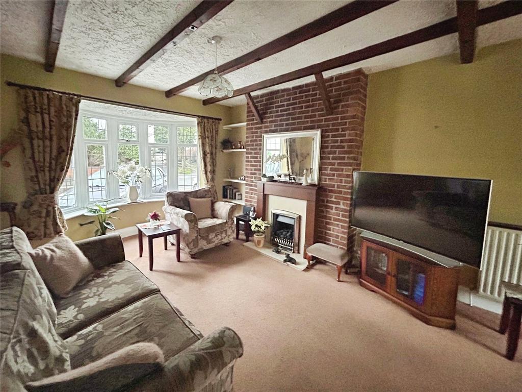 Lounge/Dining Room