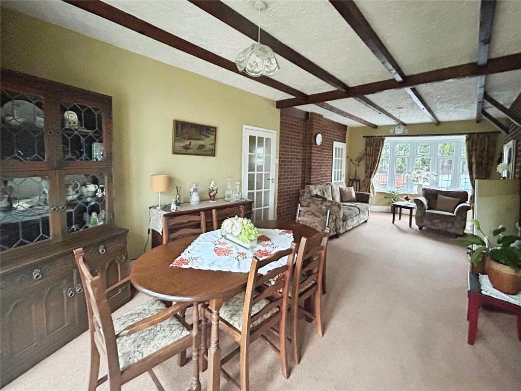 Lounge/Dining Room