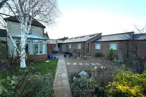 undefined, Manor Gardens, Lechlade