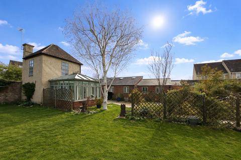 undefined, Manor Gardens, Lechlade