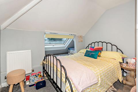 2 bedroom flat for sale, Tolworth Rise South, Tolworth KT5