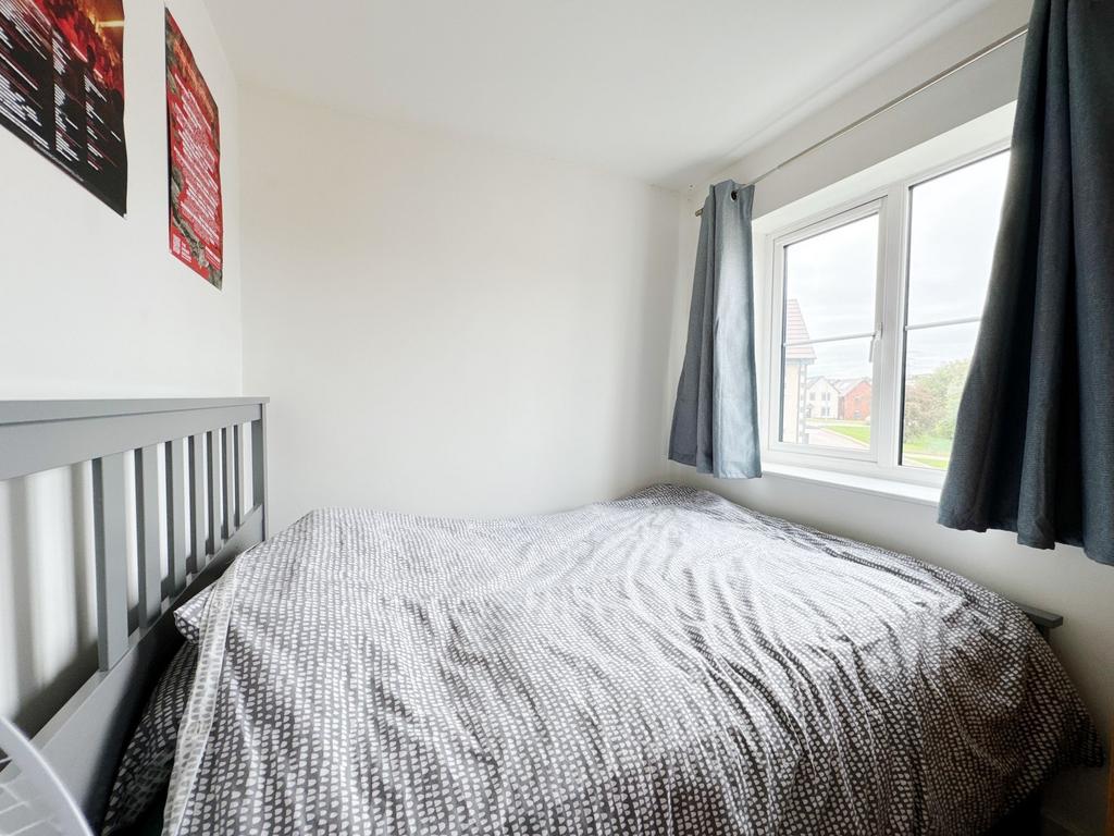 Bright, tidy double bedroom with a comfortable ...