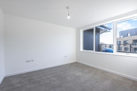 3 bedroom flat to rent, Blackwall Lane Greenwich SE10