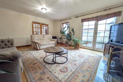 3 bedroom detached house to rent, The Loan, South Queensferry, Edinburgh, EH30