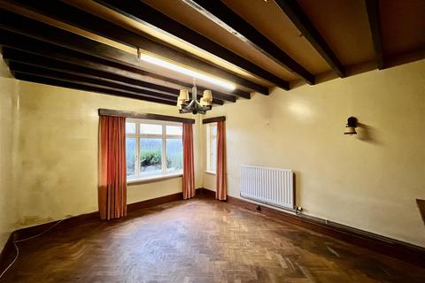 3 bedroom detached house for sale, Pentregwenlais Road, Llandybie, Ammanford