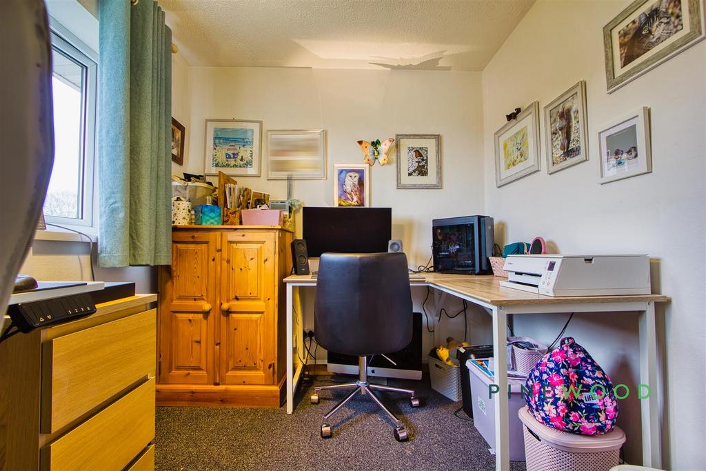 Bedroom 3 / study
