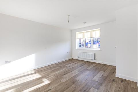 3 bedroom semi-detached house to rent, Sickle Drive, Wellingborough, Northamptonshire, NN8