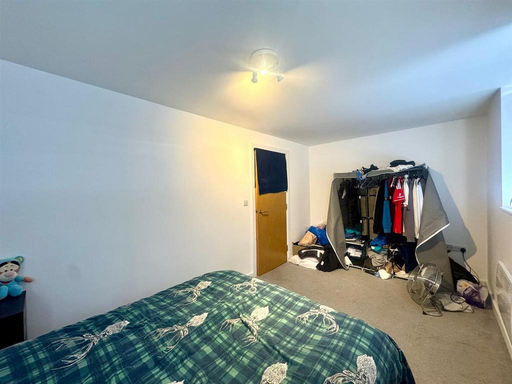 Bedroom pic 2.jpeg