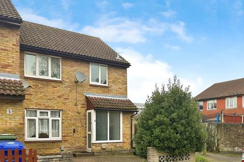 3 bedroom end of terrace house to rent, Cavalry Court, Aldershot