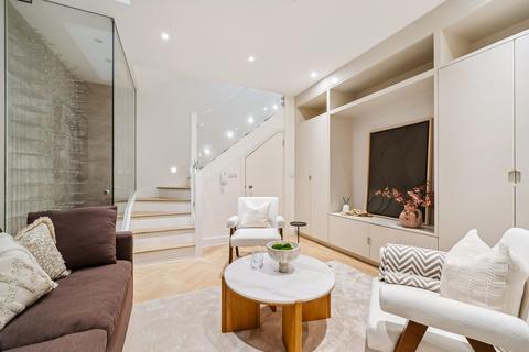 3 bedroom terraced house to rent, Coleherne Mews, London, SW10