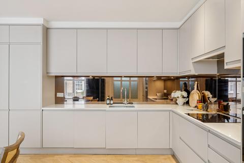 3 bedroom terraced house to rent, Coleherne Mews, London, SW10
