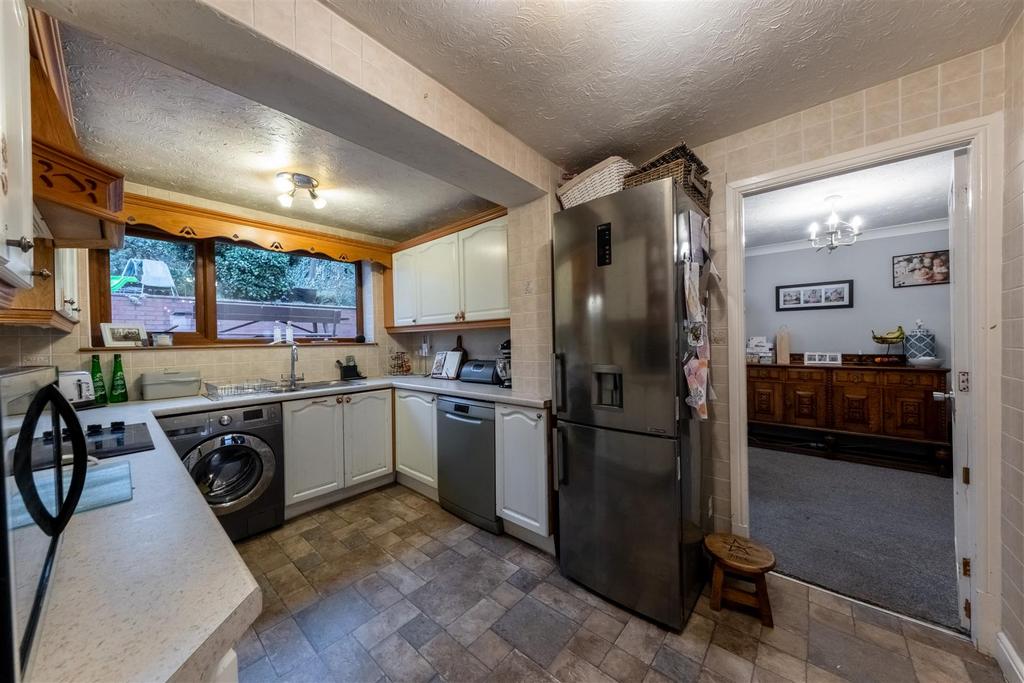 57 Oathills Drive-002.jpg