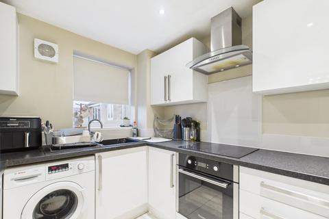 2 bedroom apartment to rent, Redford Close, Feltham, TW13