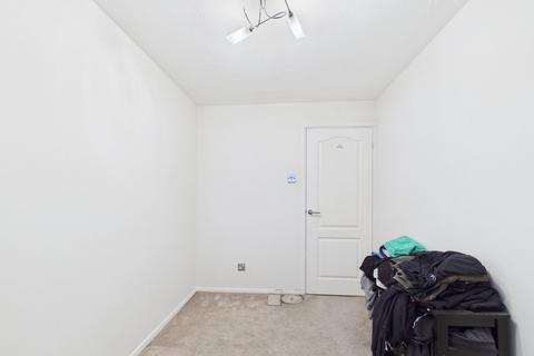 2 bedroom apartment to rent, Redford Close, Feltham, TW13