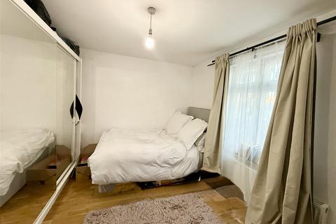 6 bedroom detached house to rent, Spackmans Way, Slough