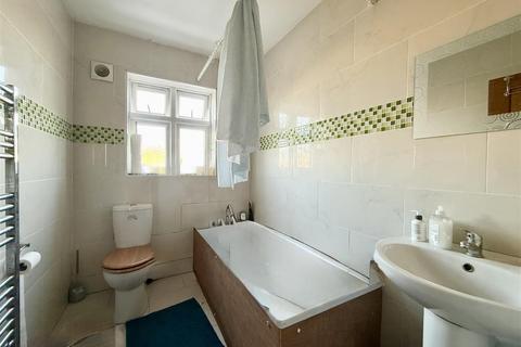 6 bedroom detached house to rent, Spackmans Way, Slough