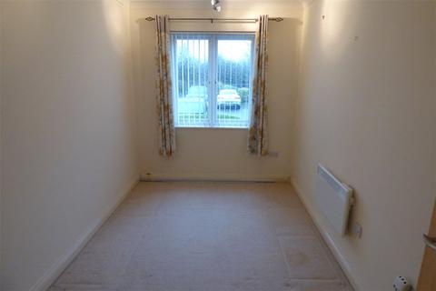 2 bedroom apartment to rent, Old Bath Road, Reading RG10