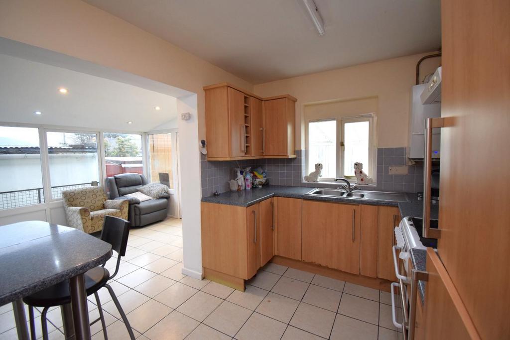 Kitchen/ Breakfast Room