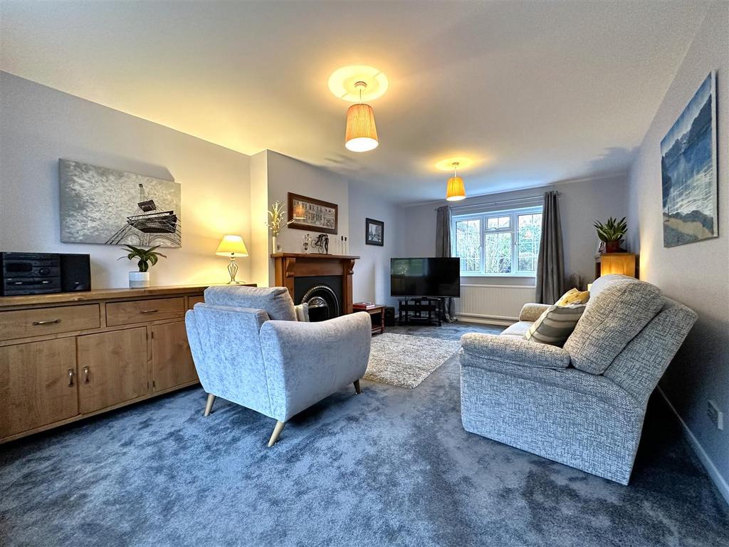 Large Living Room 021