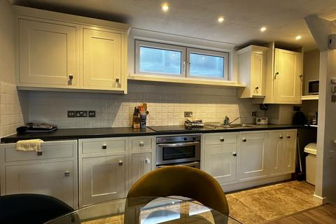 2 bedroom terraced house to rent, Lake Street, Dartmouth