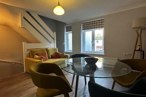 2 bedroom terraced house to rent, Lake Street, Dartmouth