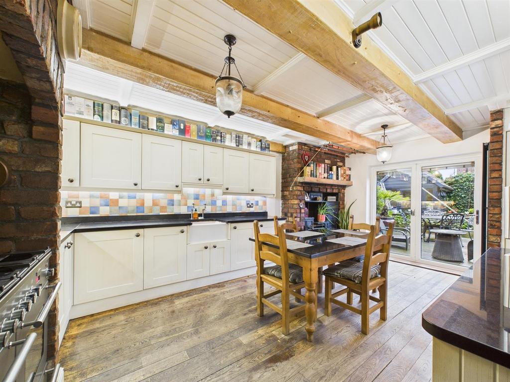 Kitchen 4.jpg