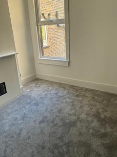 1 bedroom in a flat share to rent, High Road, Woodford Green IG8