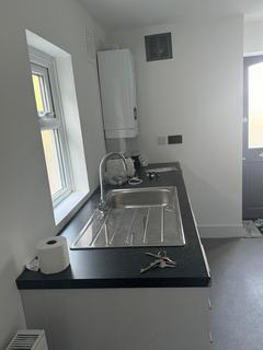 1 bedroom in a flat share to rent, High Road, Woodford Green IG8