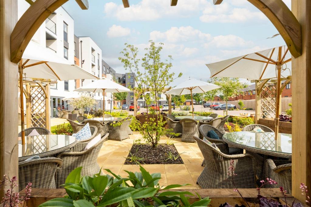 Wheatley Place, Shirley - Patio garden
