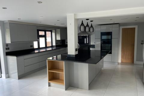 6 bedroom detached house to rent, London Road, Hemel Hempstead, Hertfordshire, HP1 2RJ