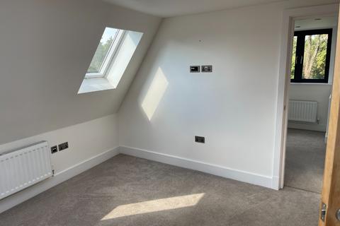 6 bedroom detached house to rent, London Road, Hemel Hempstead, Hertfordshire, HP1 2RJ