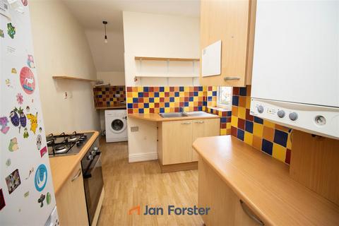 2 bedroom ground floor flat to rent, Biddlestone Road, Newcastle Upon Tyne